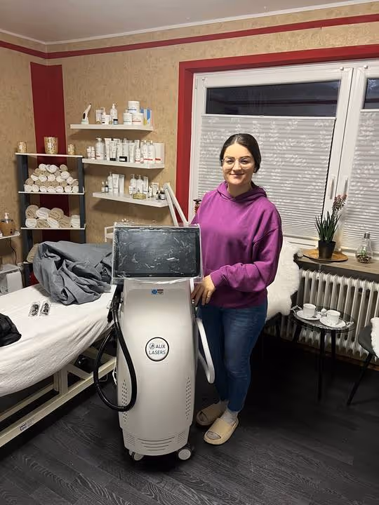 Elena R. — Cosmetic Lounge · Germany